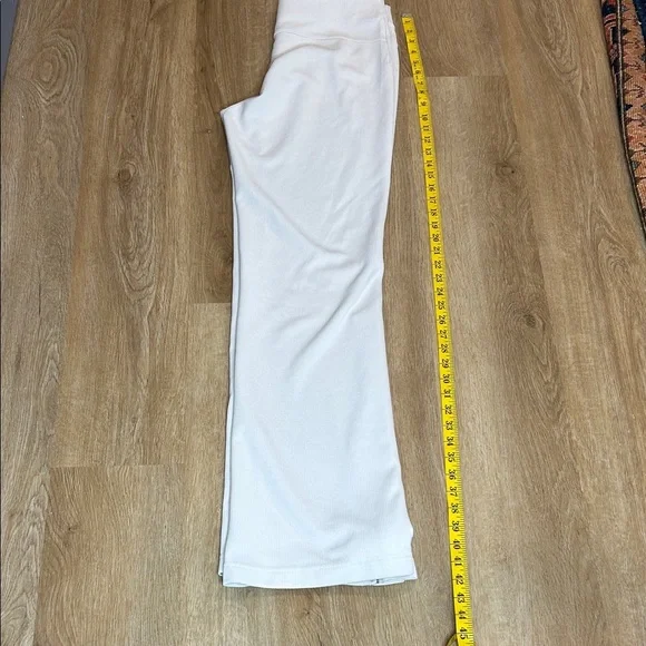 Lululemon Athletica Women’s Cream Stretch Pants - Picture 9 of 11